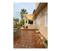 INCREIBLE CHALET JUNTO AL MAR