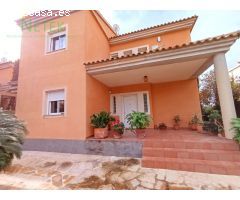 ¡Chalet de Lujo en Altorreal con Vistas al Campo de Golf y Amplias Reformas!