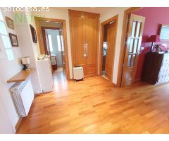 ¡Chalet de Lujo en Altorreal con Vistas al Campo de Golf y Amplias Reformas!