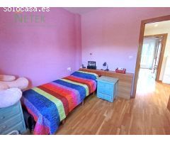 ¡Chalet de Lujo en Altorreal con Vistas al Campo de Golf y Amplias Reformas!