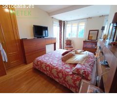 ¡Chalet de Lujo en Altorreal con Vistas al Campo de Golf y Amplias Reformas!