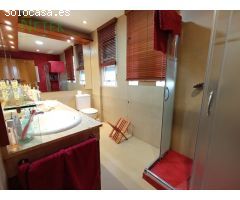 ¡Chalet de Lujo en Altorreal con Vistas al Campo de Golf y Amplias Reformas!