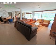 ¡Chalet de Lujo en Altorreal con Vistas al Campo de Golf y Amplias Reformas!
