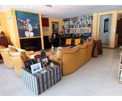 ¡Chalet de Lujo en Altorreal con Vistas al Campo de Golf y Amplias Reformas!
