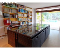 ¡Chalet de Lujo en Altorreal con Vistas al Campo de Golf y Amplias Reformas!