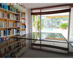 ¡Chalet de Lujo en Altorreal con Vistas al Campo de Golf y Amplias Reformas!