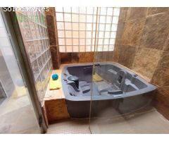 ¡Chalet de Lujo en Altorreal con Vistas al Campo de Golf y Amplias Reformas!