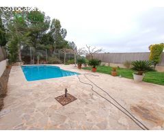 ¡Chalet de Lujo en Altorreal con Vistas al Campo de Golf y Amplias Reformas!