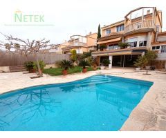 ¡Chalet de Lujo en Altorreal con Vistas al Campo de Golf y Amplias Reformas!
