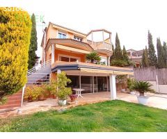 ¡Chalet de Lujo en Altorreal con Vistas al Campo de Golf y Amplias Reformas!