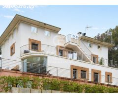 Chalet Exclusivo en Cala Vinyas: Lujo y Confort en un Entorno Idílico