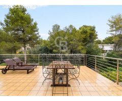 Chalet Exclusivo en Cala Vinyas: Lujo y Confort en un Entorno Idílico