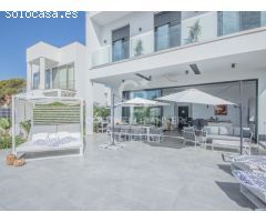 Villa Moderna con Inmejorable Vista al Mar en Ubicación Tranquila