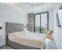 Villa Moderna con Inmejorable Vista al Mar en Ubicación Tranquila