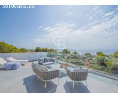 Villa Moderna con Inmejorable Vista al Mar en Ubicación Tranquila