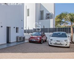 Villa Moderna con Inmejorable Vista al Mar en Ubicación Tranquila