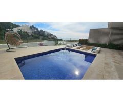 Villa moderna con privacidad y vistas al mediterráneo