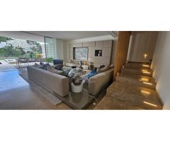 Villa moderna con privacidad y vistas al mediterráneo