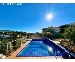 Casa de campo en Los Tablazos, Nerja con vistas al mar y a la montaña.
