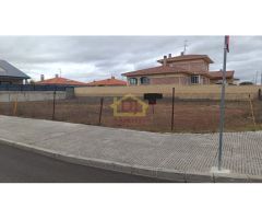 DJSANTOS le ofrece parcela urbana de esquina en Los Almendros, Villamayor