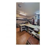 Local restaurante totalmente reformado, montado en funcionamiento!! En pleno