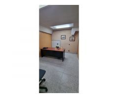Se alquila entreplanta comercial con muchas posibilidades próxima a la Plaza