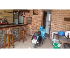 PLAZA DE GARAJE CERRADA CON TRAPA DE SEGURIDAD Y ENTRADA CON MANDO A DISTANCIA.