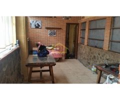 PLAZA DE GARAJE CERRADA CON TRAPA DE SEGURIDAD Y ENTRADA CON MANDO A DISTANCIA.