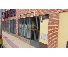 PLAZA DE GARAJE CERRADA CON TRAPA DE SEGURIDAD Y ENTRADA CON MANDO A DISTANCIA.