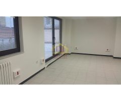 Chalet pareado de 350m2 útiles en san morales. Dispone de 6 dormitorios, 4 baños