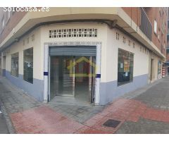 Local de esquina, con 240 m2 distribuidos en 2 plantas; en la primera planta