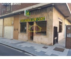 Local de esquina, con 240 m2 distribuidos en 2 plantas; en la primera planta