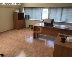 Local de esquina, con 240 m2 distribuidos en 2 plantas; en la primera planta