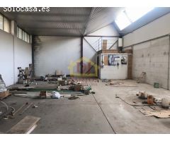 Local de esquina, con 240 m2 distribuidos en 2 plantas; en la primera planta