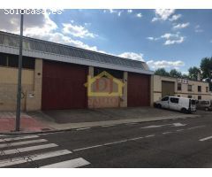 Local de esquina, con 240 m2 distribuidos en 2 plantas; en la primera planta