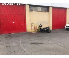 Local de esquina, con 240 m2 distribuidos en 2 plantas; en la primera planta