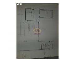 Local de esquina, con 240 m2 distribuidos en 2 plantas; en la primera planta