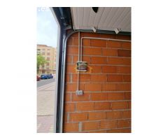 Local en alquiler ideal para profesionales, con capacidad para 4 o 5 coches.