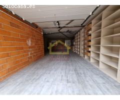 Local en alquiler ideal para profesionales, con capacidad para 4 o 5 coches.