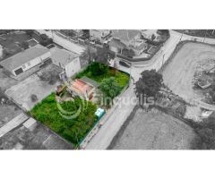 TERRENO PLANO CON CASITA PARA REFORMAR