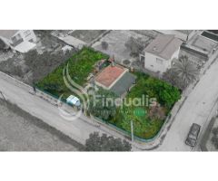 TERRENO PLANO CON CASITA PARA REFORMAR