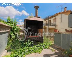 TERRENO PLANO CON CASITA PARA REFORMAR