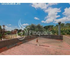 TERRENO PLANO CON CASITA PARA REFORMAR