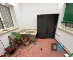 Oportunidad de Inversión: Bajo con Potencial para Vivienda en centro de Utrera