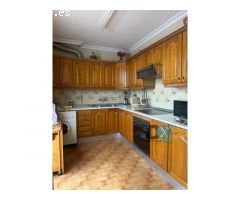 Piso de 3 habitaciones en el corazón de la ciudad con garaje incluido.