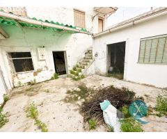 Casa a reformar con gran parcela para la casa de tus sueños.