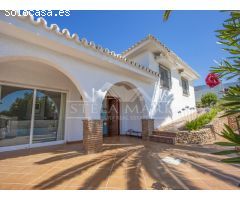 Villa de Ensueño con Impresionantes Vistas al Mar en Cortijos San Rafael,
