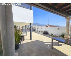 Villa Exótica: Un Refugio Moderno con Vistas Sublimes en Nerja