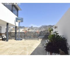 Villa Exótica: Un Refugio Moderno con Vistas Sublimes en Nerja