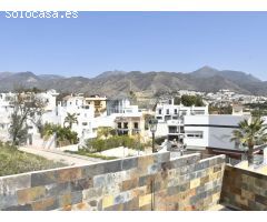 Villa Exótica: Un Refugio Moderno con Vistas Sublimes en Nerja